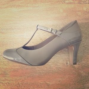 Giani Bernini memory foam heels